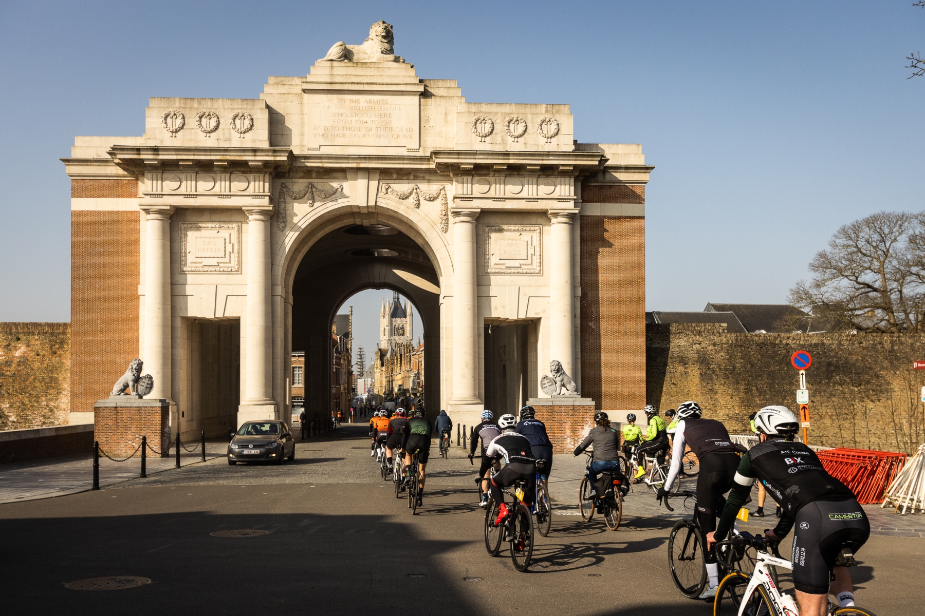 Photo of cyclists about to pass through a monument during the Gent Wevelgem Spring Classic