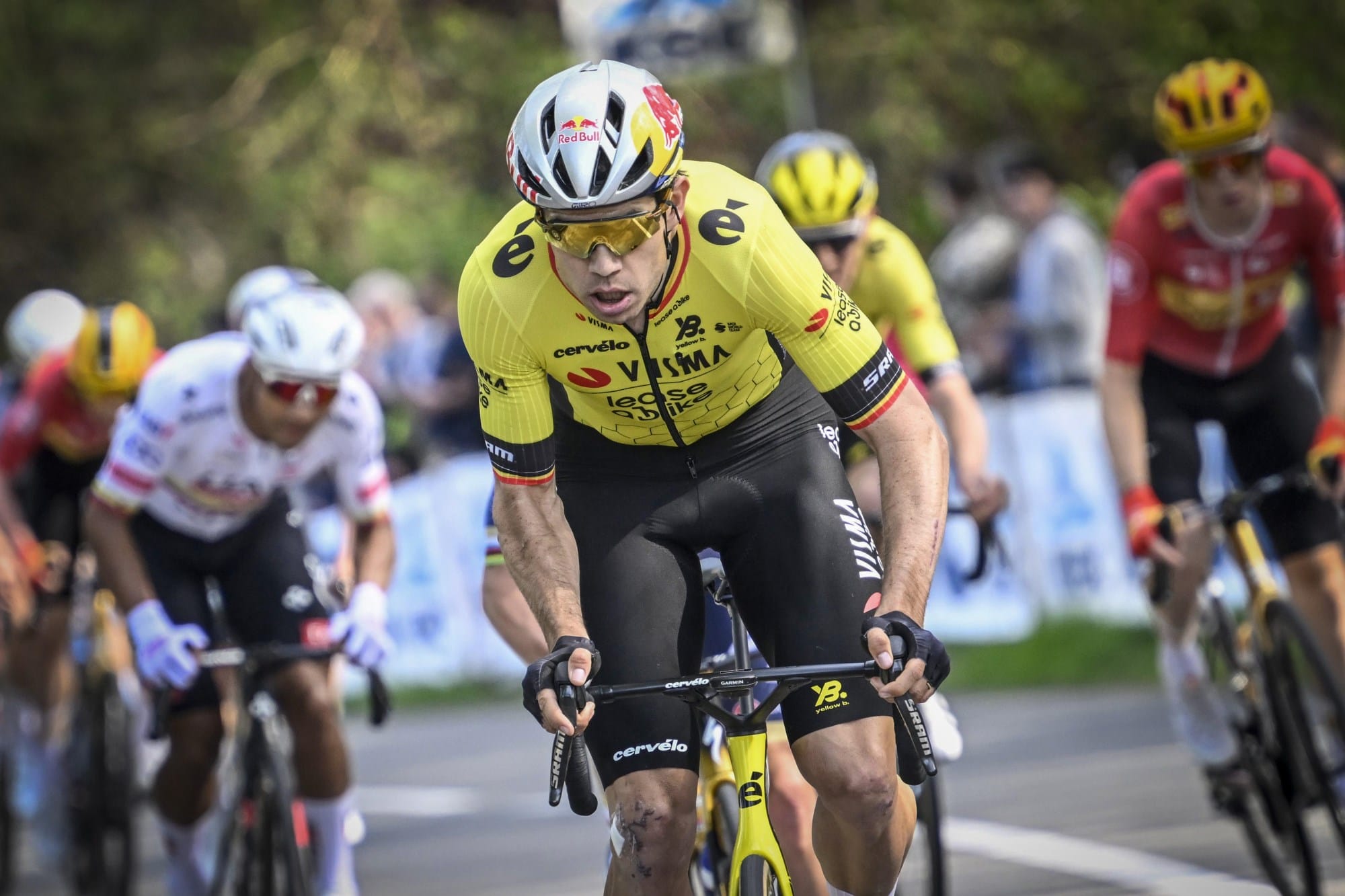A Team Visma | Lease a Bike rider battles through the gears during Brabantse Pijl 2026