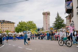 Supporters await the arrival of the Giro d'Italia